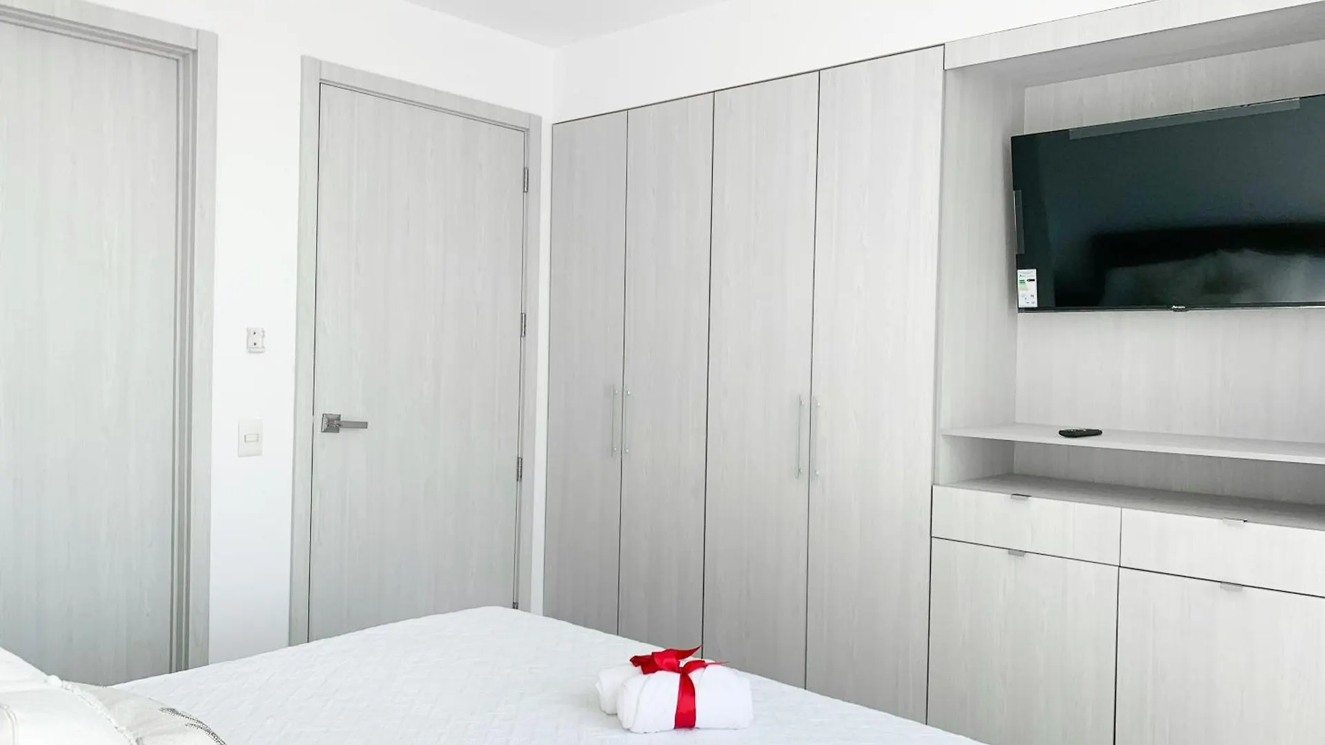Suites Empresariales Cerca De Omni Hospital, Solaris , Mall Del Sol, Guayaquil Apartmán