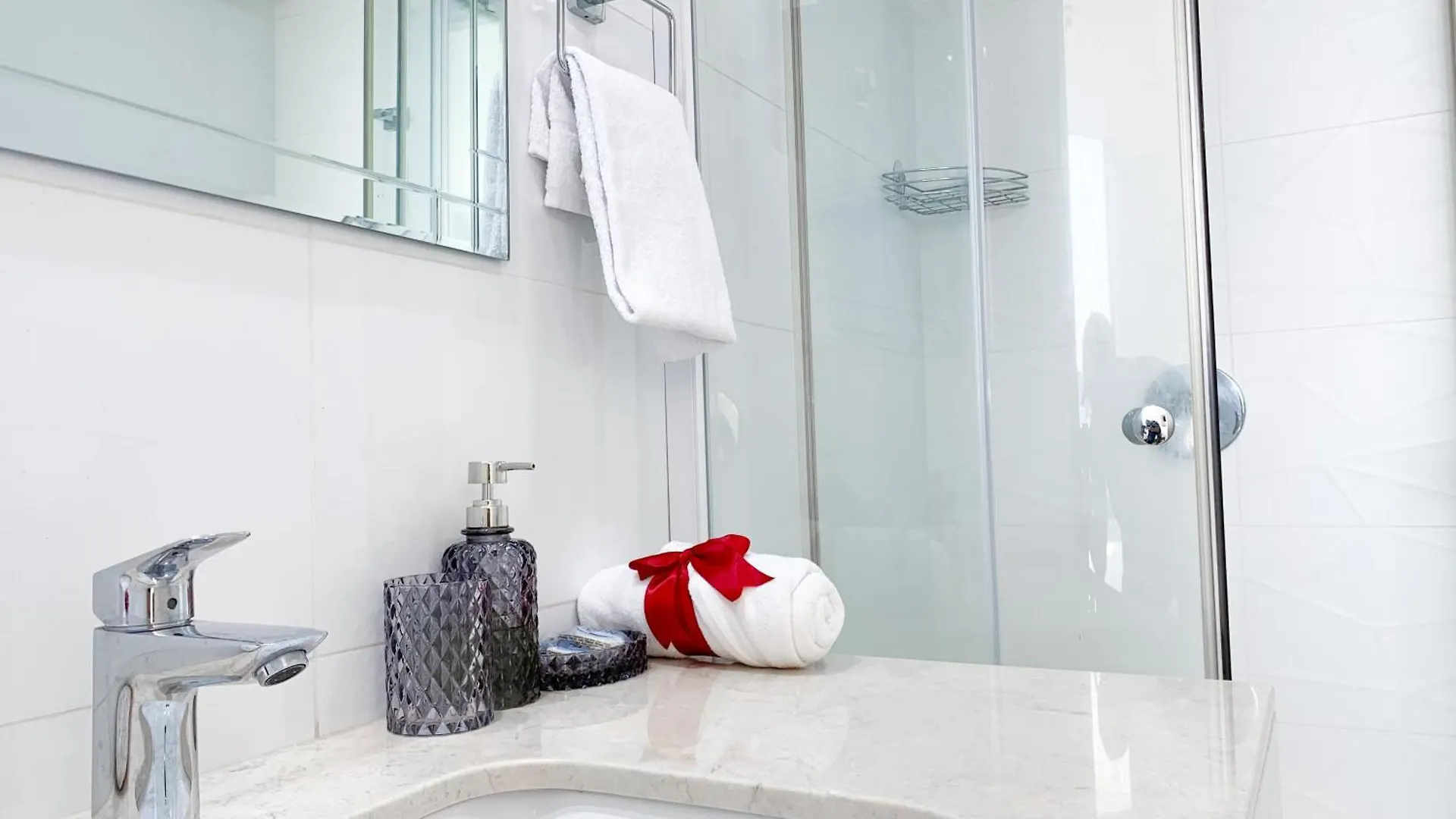 Suites Empresariales Cerca De Omni Hospital, Solaris , Mall Del Sol, Guayaquil