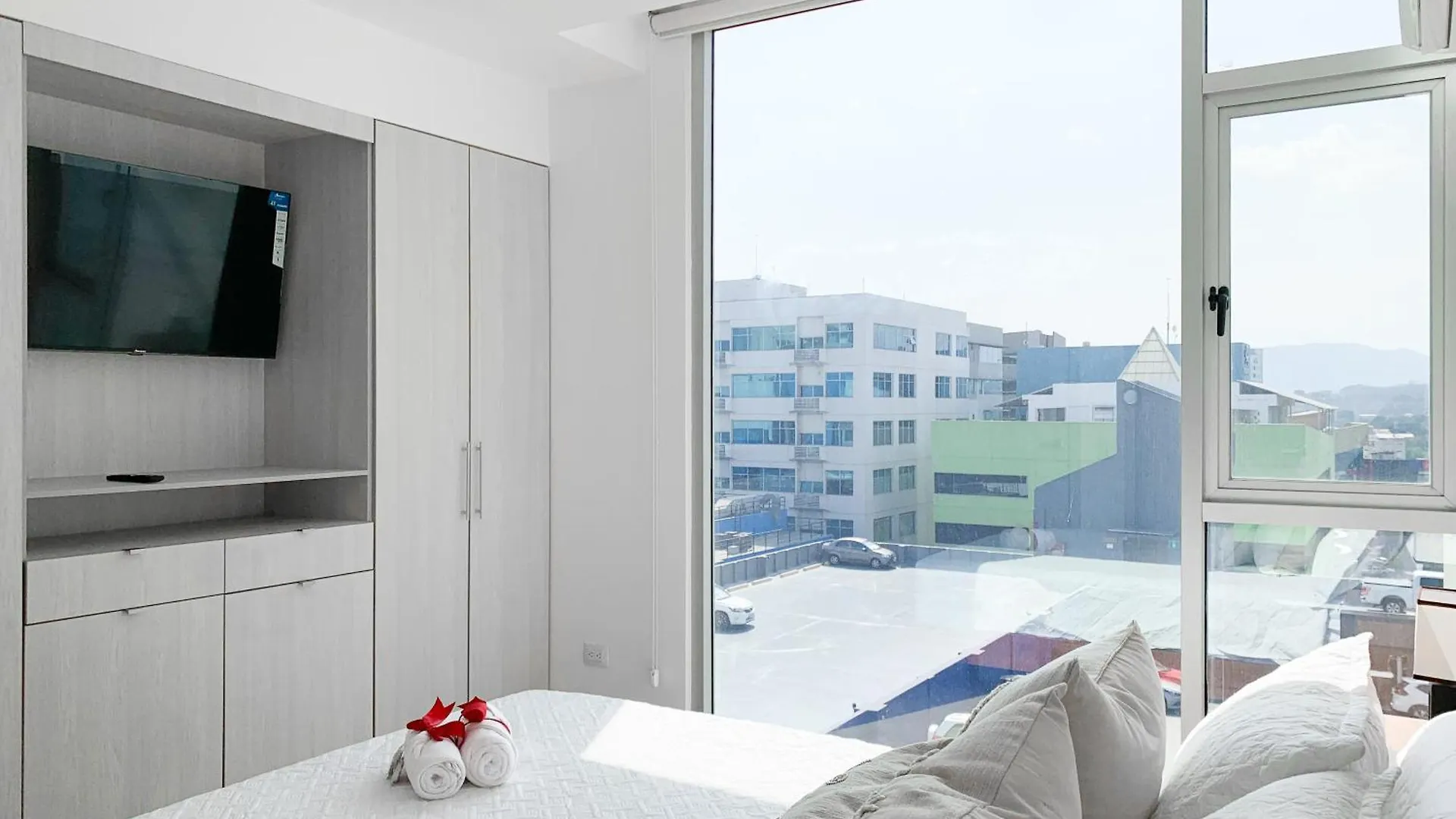 Suites Empresariales Cerca De Omni Hospital, Solaris , Mall Del Sol, Guayaquil Apartmán