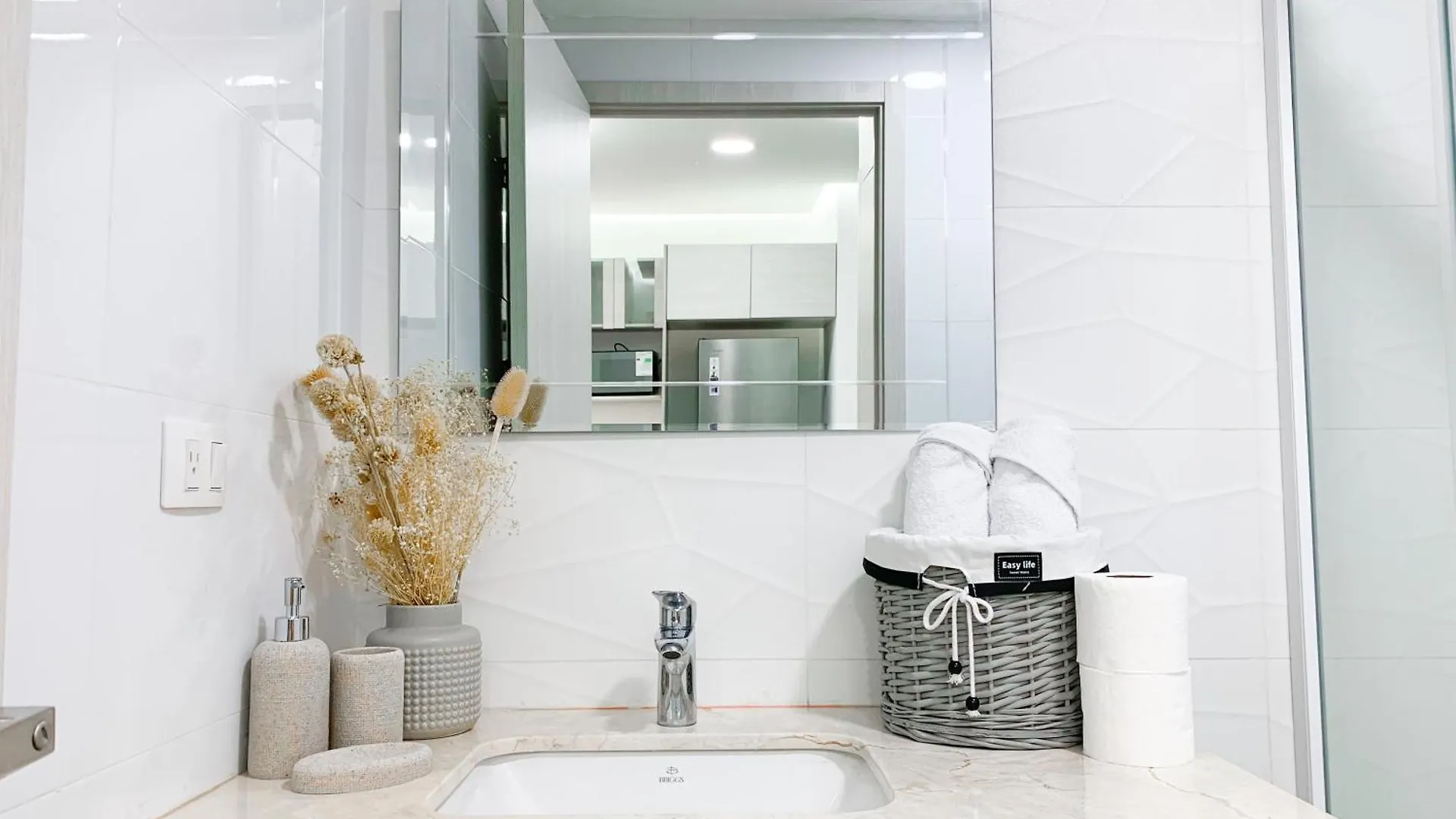 Suites Empresariales Cerca De Omni Hospital, Solaris , Mall Del Sol, Guayaquil