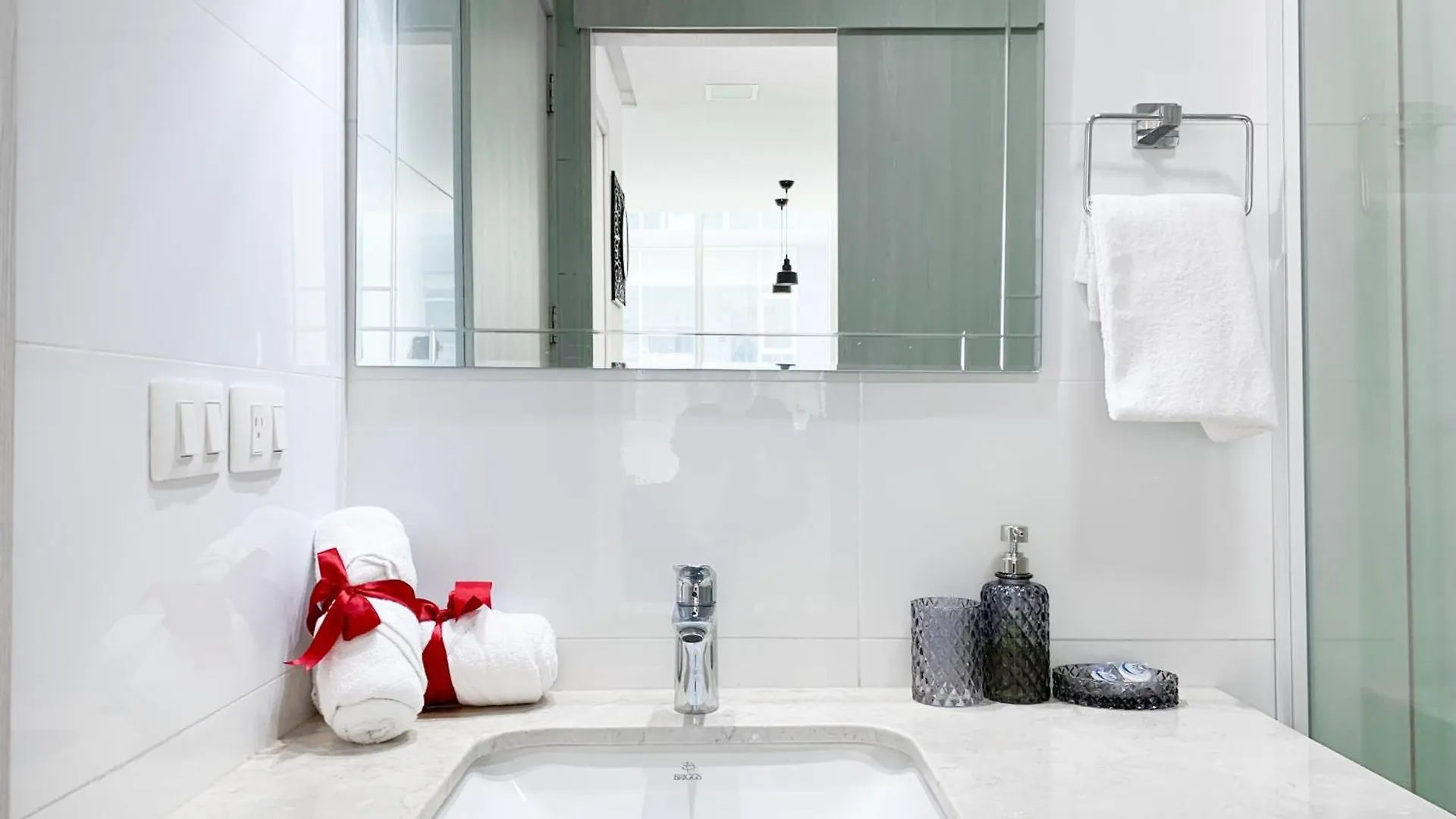 Suites Empresariales Cerca De Omni Hospital, Solaris , Mall Del Sol, Guayaquil