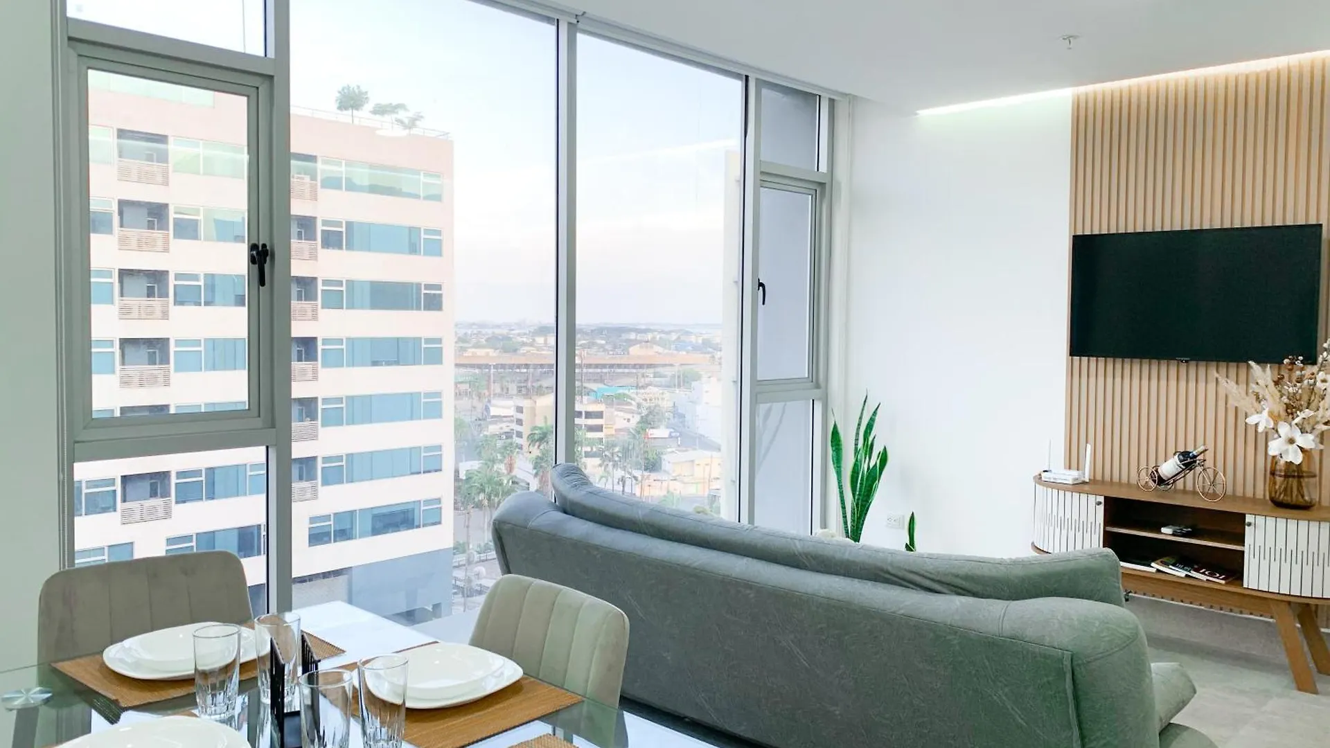 Suites Empresariales Cerca De Omni Hospital, Solaris , Mall Del Sol, Guayaquil 0*,  Ekvádor