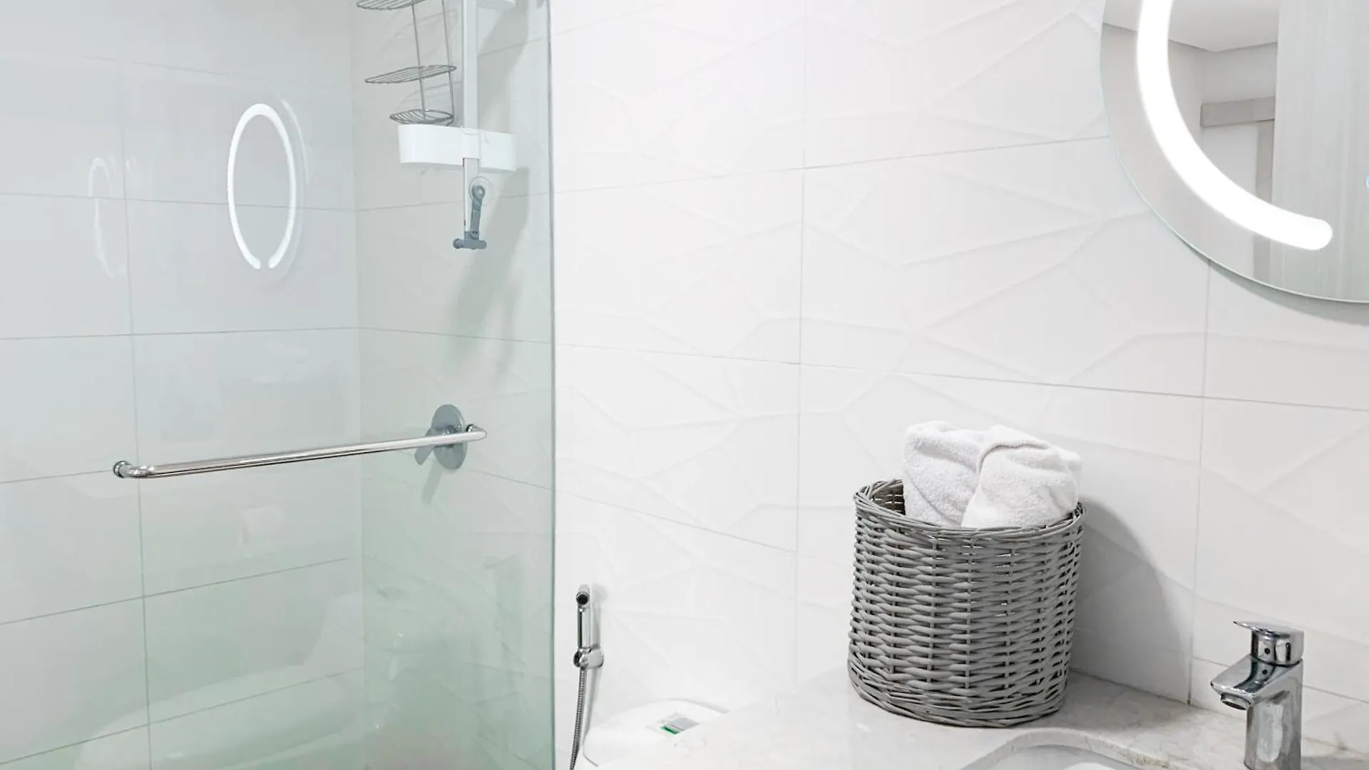 Suites Empresariales Cerca De Omni Hospital, Solaris , Mall Del Sol, Guayaquil